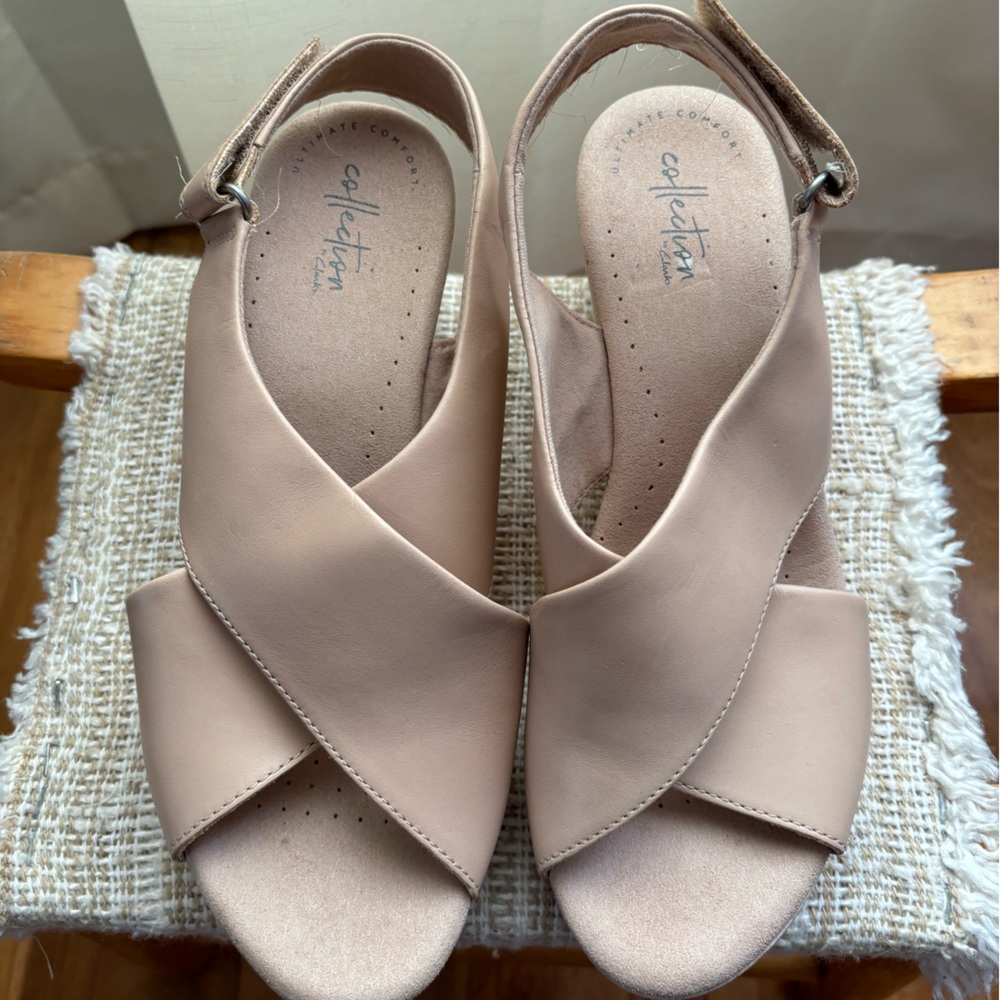 Clark’s Tan Women's Open-toe Wedges